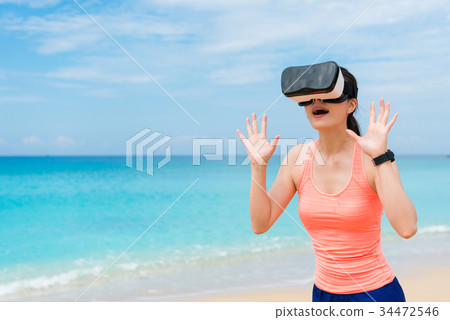 beautiful fitness lady using virtual reality 34472546
