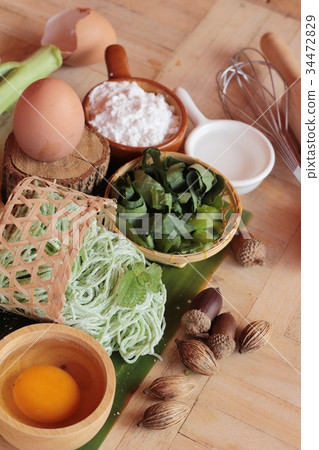 Making jade noodle made of vegetable and egg. Making jade noodle made of vegetable and egg. 34472829