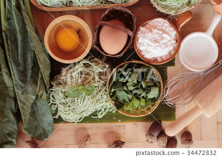 Making jade noodle made of vegetable and egg. Making jade noodle made of vegetable and egg. 34472832
