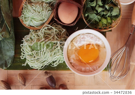 Making jade noodle made of vegetable and egg. Making jade noodle made of vegetable and egg. 34472836