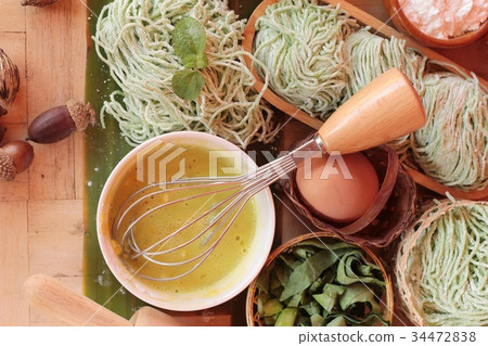 Making jade noodle made of vegetable and egg. Making jade noodle made of vegetable and egg. 34472838
