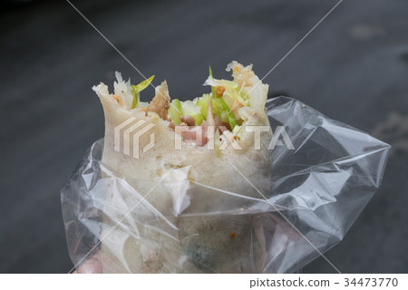 Taiwan spring roll at food street market in Taipei 34473770