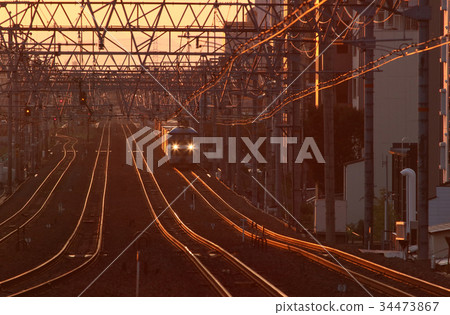 Dawn track 34473867