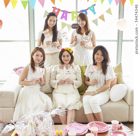 Woman enjoying a baby shower 34474346