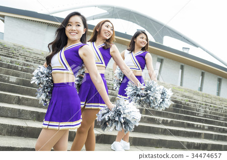 Cheerleading smile pose 34474657