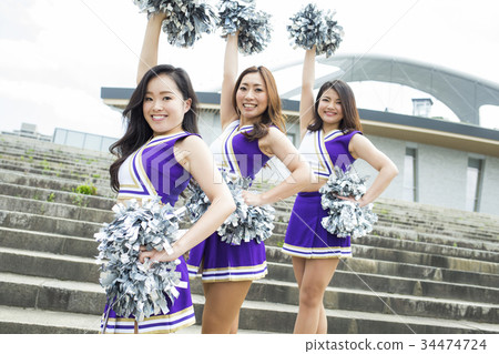 Cheerleading smile pose Cheerleading smile pose 34474724