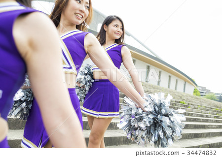 Cheerleading smile pose Cheerleading smile pose 34474832