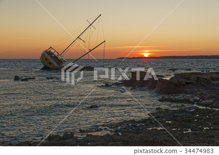 Sailing ship stranded on the rocks Sailing ship stranded on the rocks 34474983
