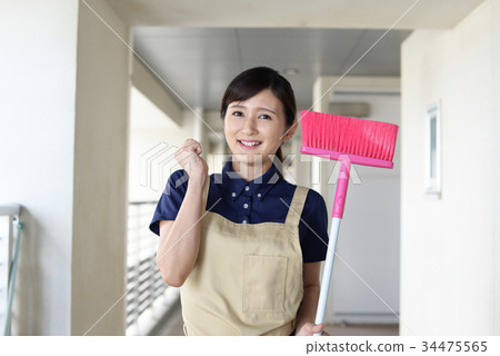 堅韌姿勢的主婦 34475565