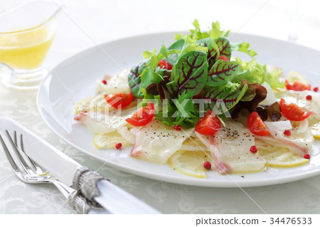  三文魚的生牛肉片 34476533