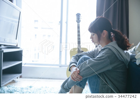 Guitar and ladies 34477242