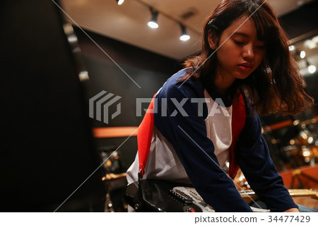 吉他和女士們 吉他和女士們 34477429