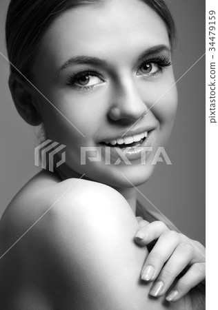 Portrait of the beautiful smiling woman 34479159