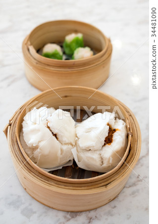 Chinese steamed bun filled with bbq pork 34481090