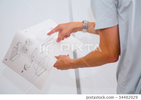 Reading the instructions to assemble furniture Reading the instructions to assemble furniture 34482029
