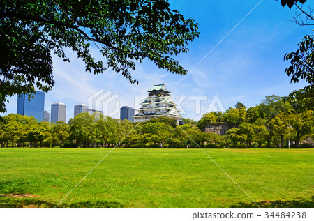 Osaka Castle from the Nishinomaru garden to see the castle tower 34484238