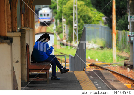Nankai train rushing to the passengers 34484528
