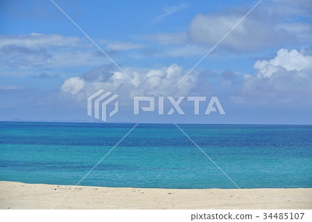 南島白色沙子海灘和藍色天際和藍天 34485107