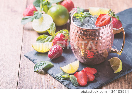 Moscow mule cocktail 34485924