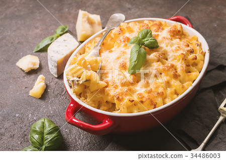 Mac and cheese, american style pasta 34486003