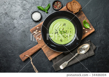 Broccoli cream soup 34486004