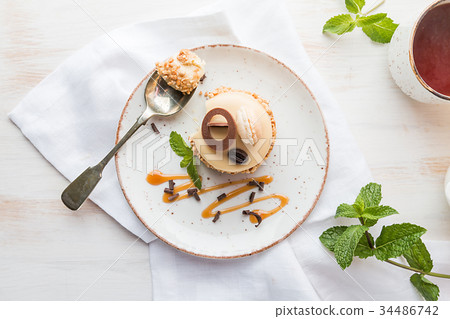 Caramel coffee cake 34486742