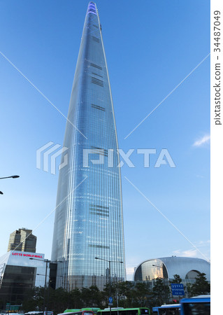 翱翔於藍天樂天世界大廈 34487049