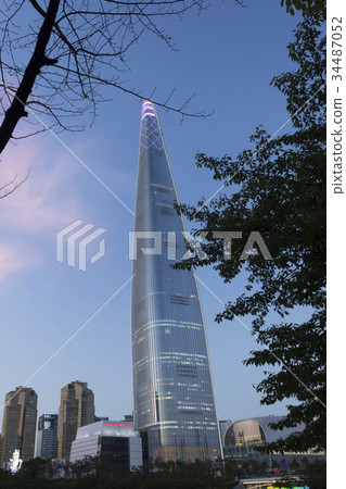 翱翔於藍天樂天世界大廈 34487052