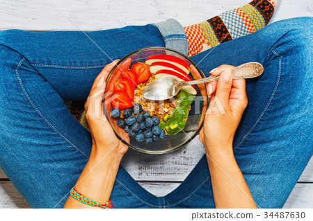 Young woman having healthy breakfast 34487630