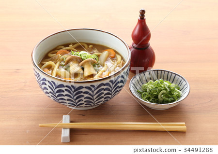 Mushroom curry udon 34491288