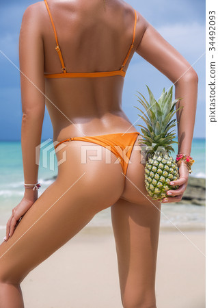 Sporty back of a beautiful woman in bikini Sporty back of a beautiful woman in bikini 34492093