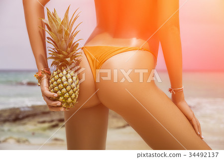 Sporty back of a beautiful woman in bikini Sporty back of a beautiful woman in bikini 34492137