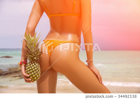Sporty back of a beautiful woman in bikini Sporty back of a beautiful woman in bikini 34492138