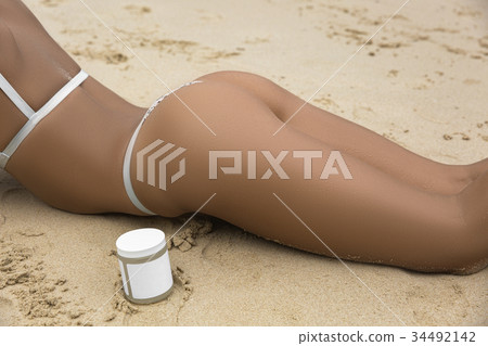 Sporty back of a beautiful woman in bikini 34492142