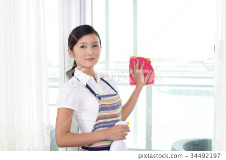 一個圍裙的女人 34492197