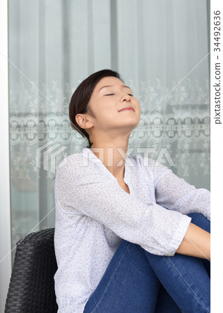 一個輕鬆的女人 一個輕鬆的女人 34492636