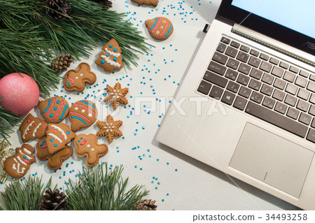 Chatting during Christmas and New Year holidays Chatting during Christmas and New Year holidays 34493258