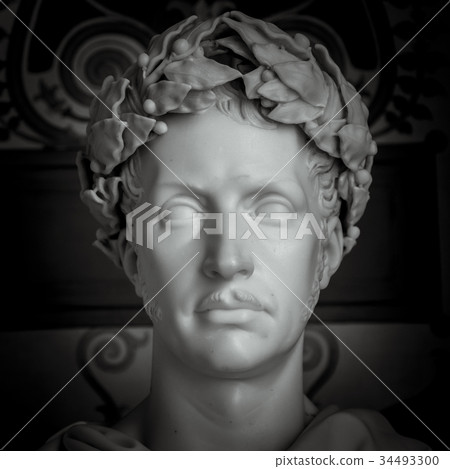 Head and shoulders detail of the ancient sculpture 34493300