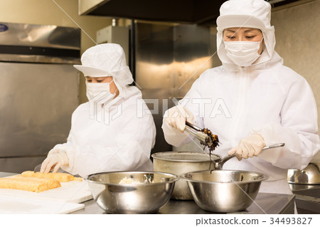 Production of lunch and lunch Production of lunch and lunch 34493827