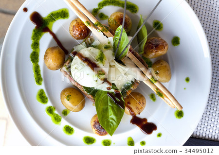 Steak tartare 34495012