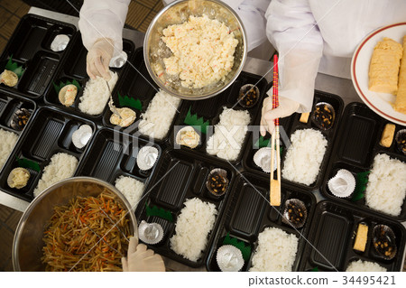 Production of lunch and lunch Production of lunch and lunch 34495421