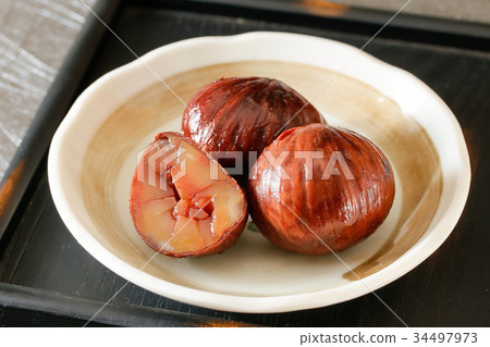 Boiled astringent skin of chestnut Boiled astringent skin of chestnut 34497973
