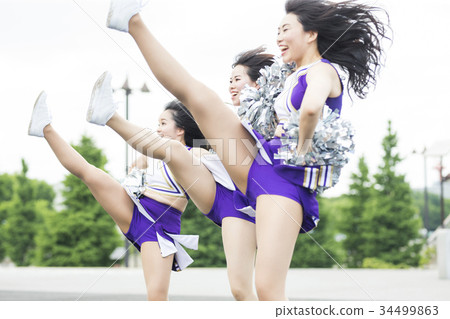 Cheerleading front kick 34499863
