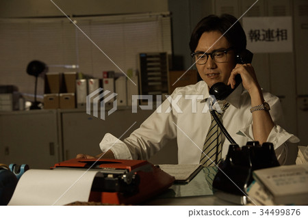 昭和辦公室工作人員加班 昭和辦公室工作人員加班 34499876