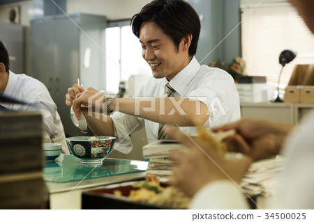 Showa office worker break time 34500025