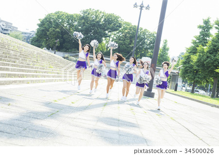 Running cheerleaders Running cheerleaders 34500026
