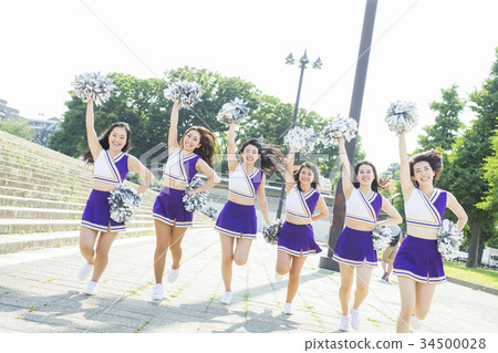Running cheerleaders Running cheerleaders 34500028