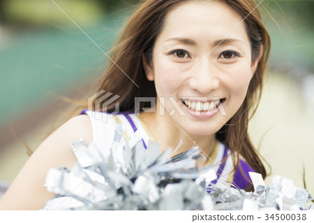 Cheerleader smile 34500038