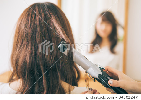 包裹有修平刀的美髮師手頭髮 34502247