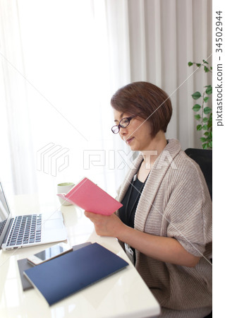 休閒商務女人中間 34502944
